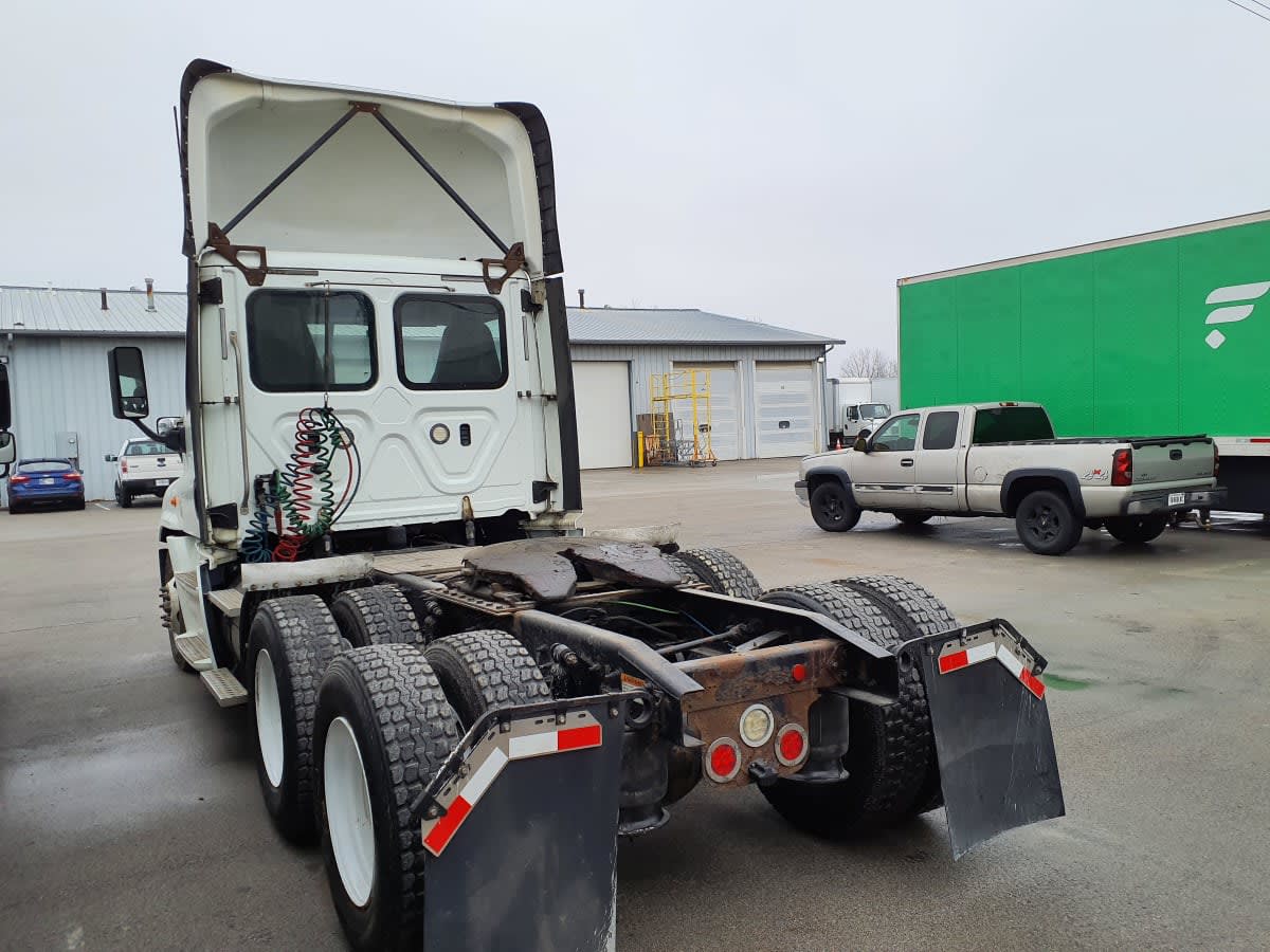 2018 Freightliner/Mercedes CASCADIA 125 221075