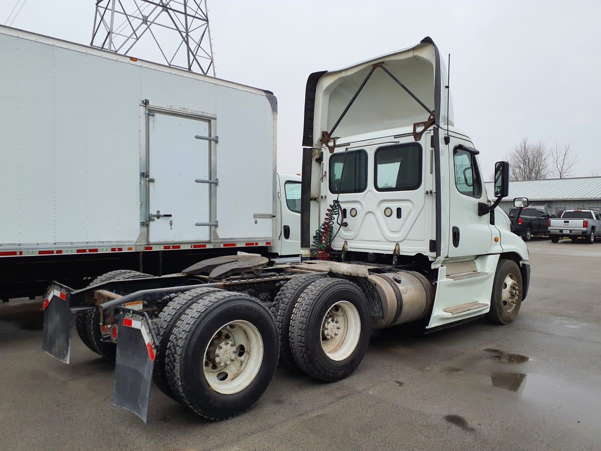 2018 Freightliner/Mercedes CASCADIA 125 221075