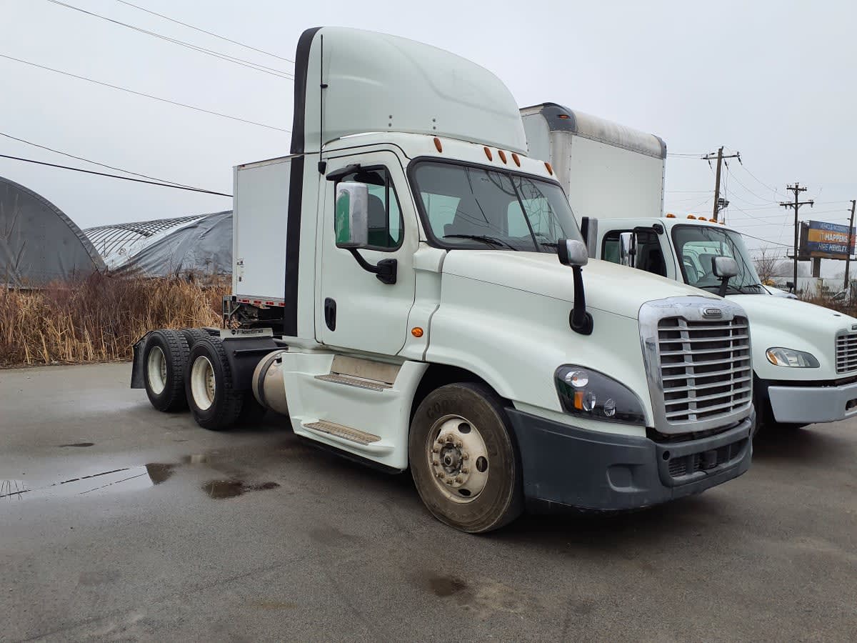 2018 Freightliner/Mercedes CASCADIA 125 221075