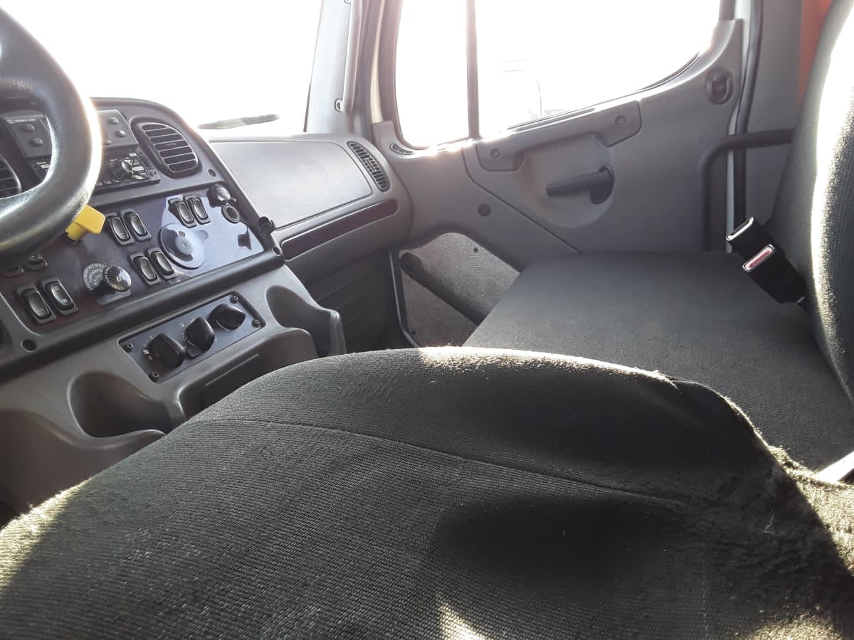 2018 Freightliner/Mercedes M2 106 221094