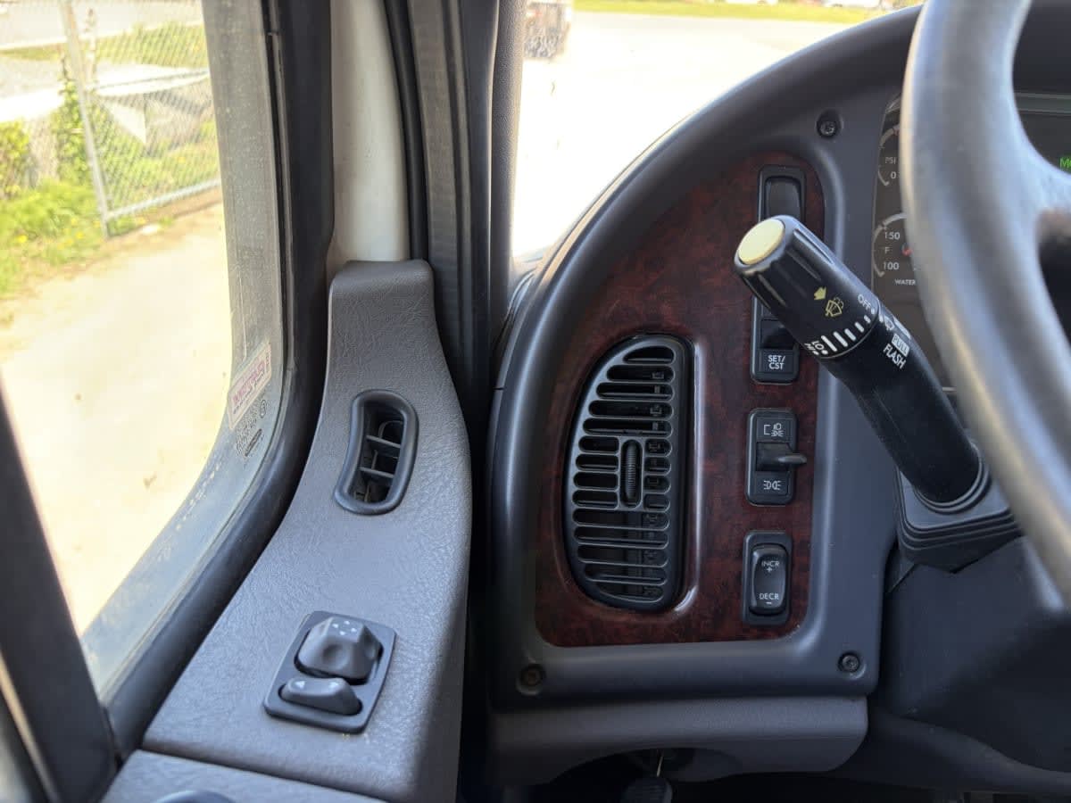 2018 Freightliner/Mercedes M2 106 221095