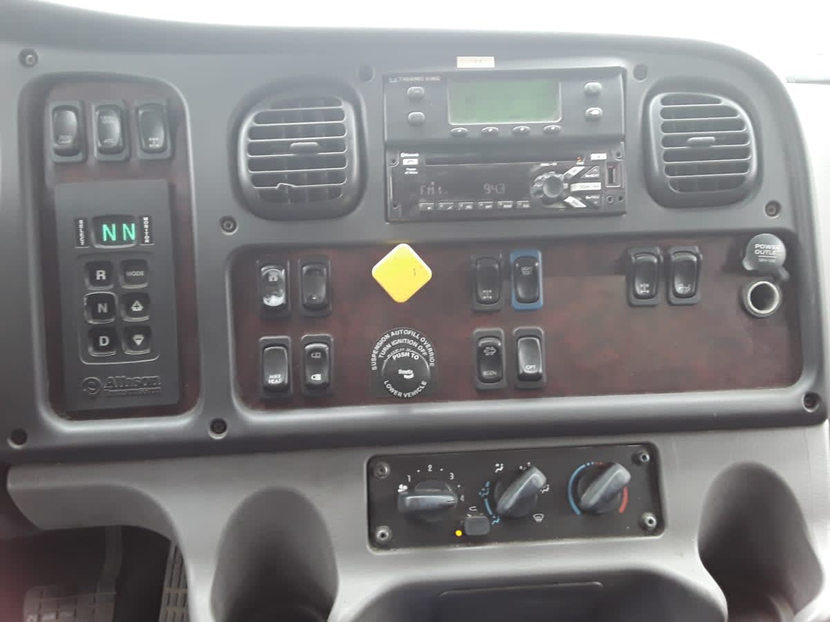 2018 Freightliner M2 106 221100