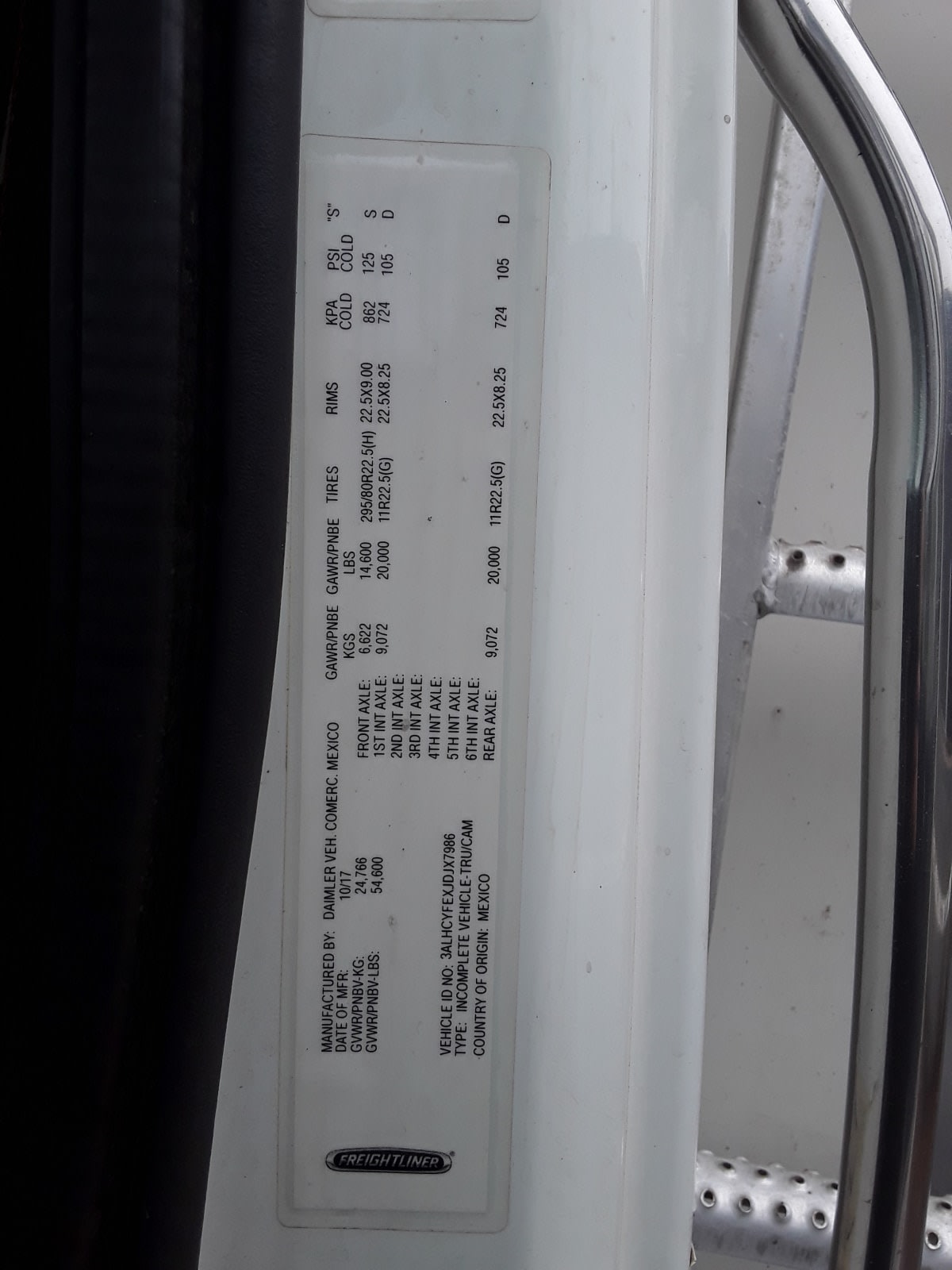 2018 Freightliner M2 106 221100