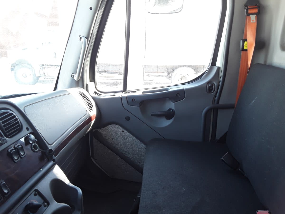 2018 Freightliner/Mercedes M2 106 221105