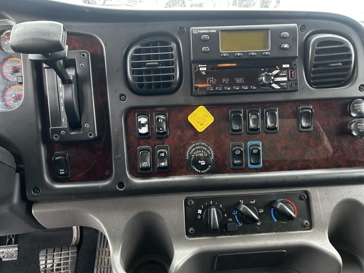 2018 Freightliner/Mercedes M2 106 221108