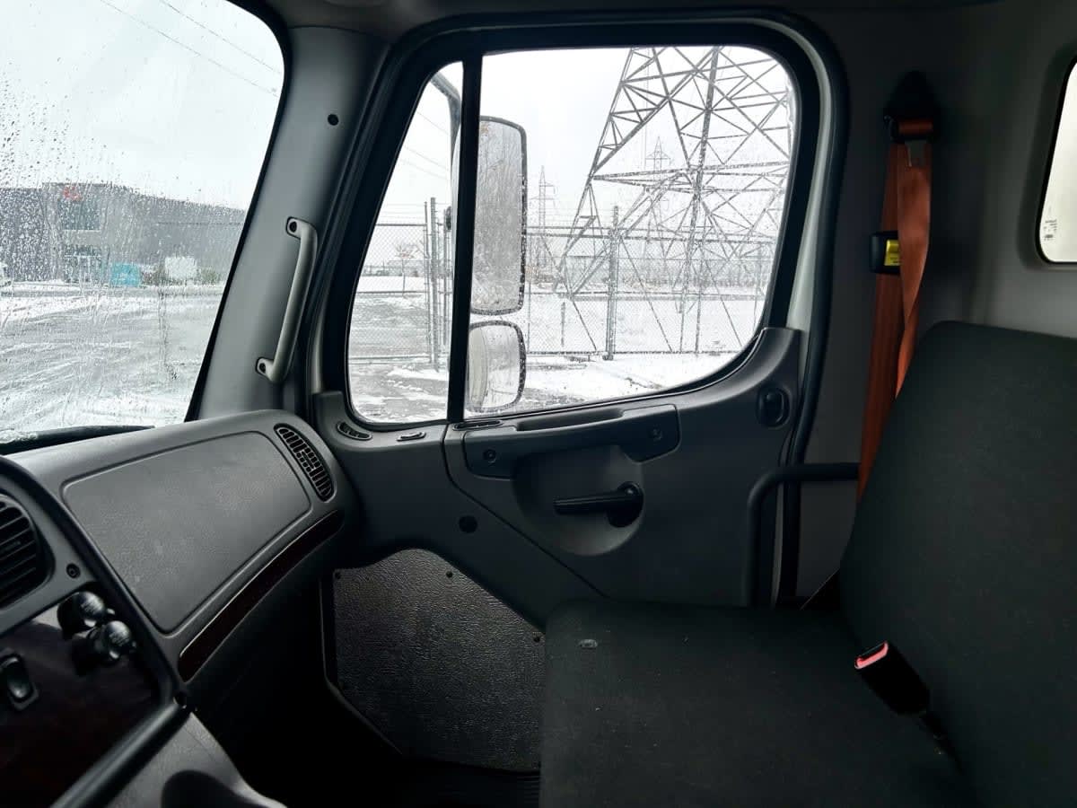 2018 Freightliner/Mercedes M2 106 221108