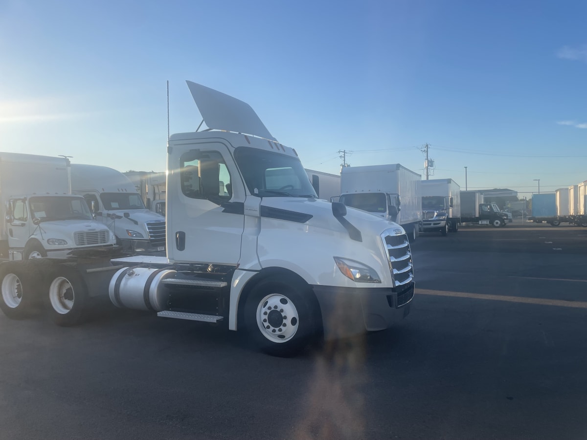 2018 Freightliner/Mercedes NEW CASCADIA PX12664 221130