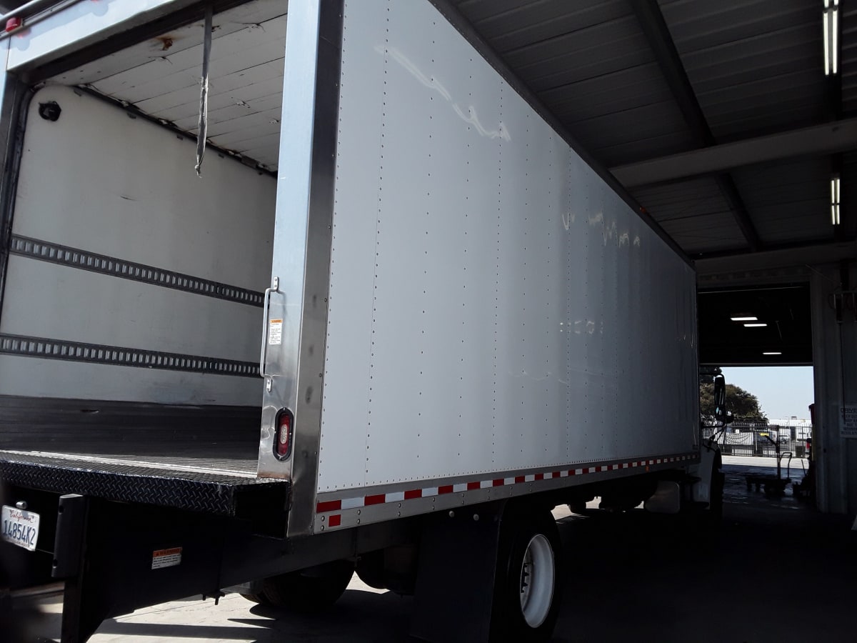 2018 Freightliner/Mercedes M2 106 221149