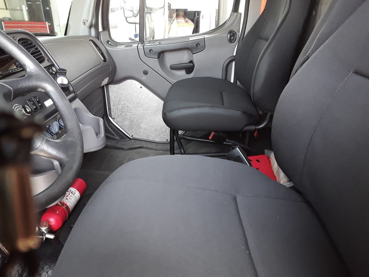 2018 Freightliner/Mercedes M2 106 221149