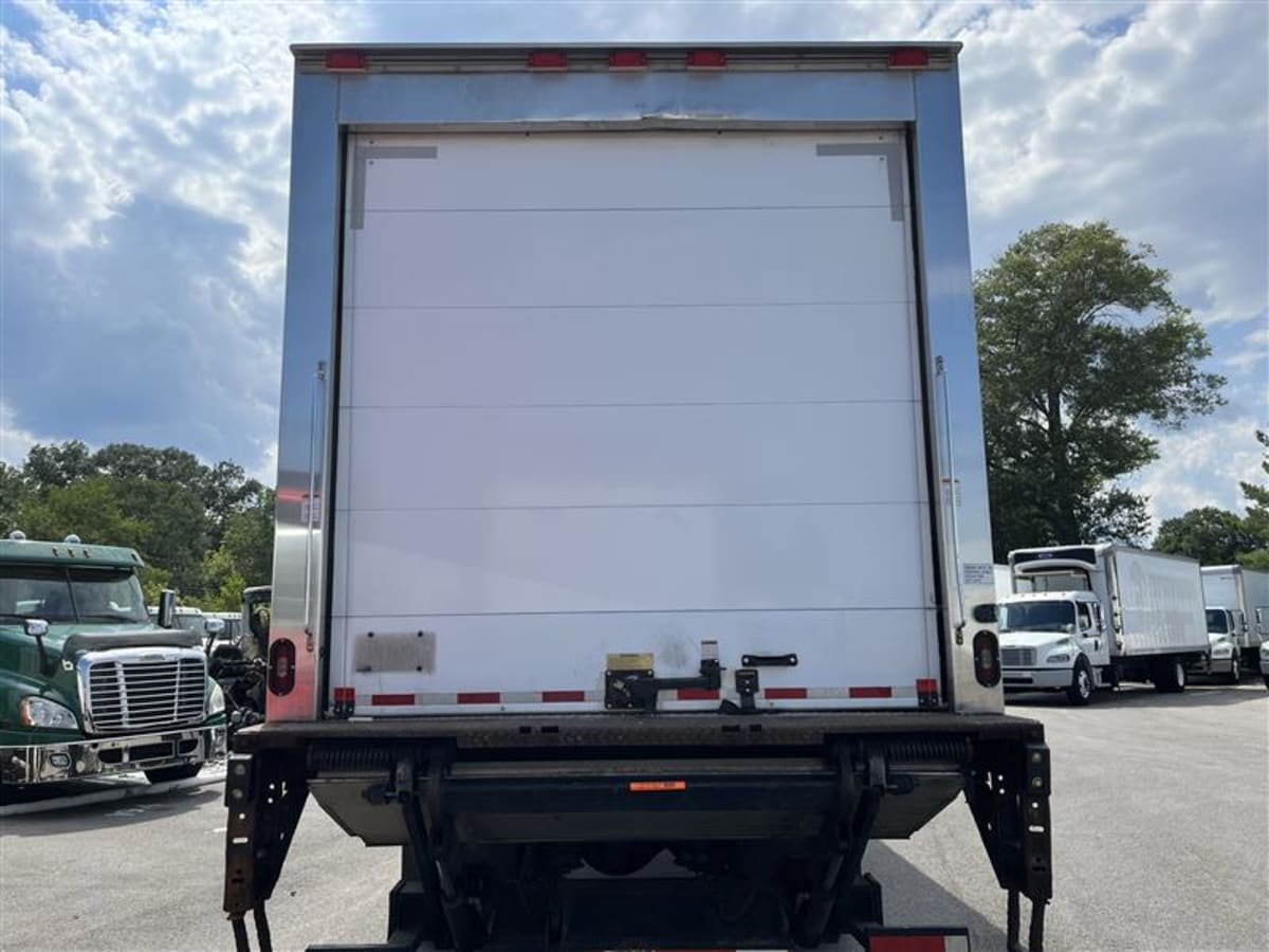 2018 Freightliner M2 106 221167