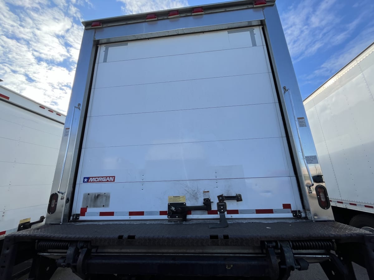 2018 Freightliner/Mercedes M2 106 221179