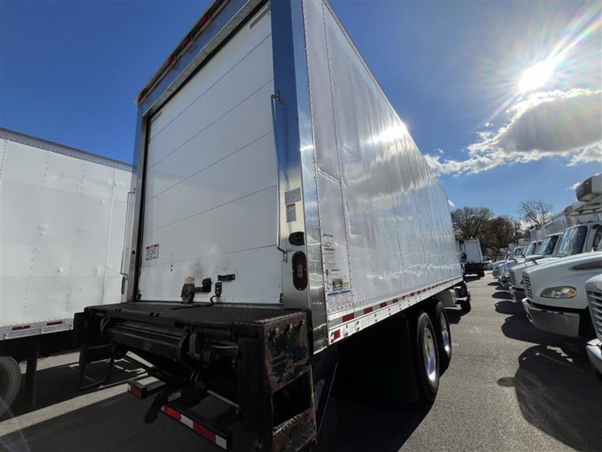 2018 Freightliner/Mercedes M2 106 221180