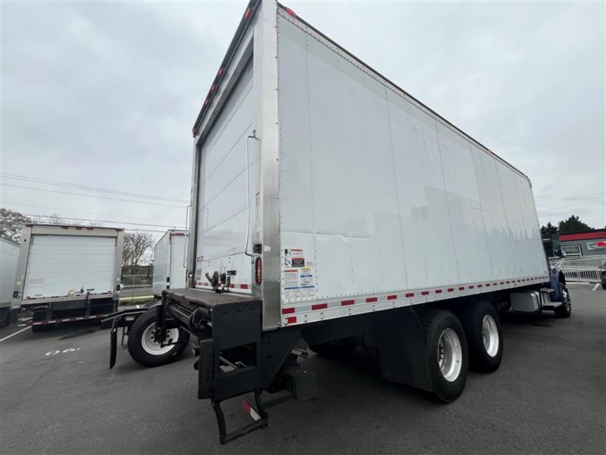 2018 Freightliner/Mercedes M2 106 221182