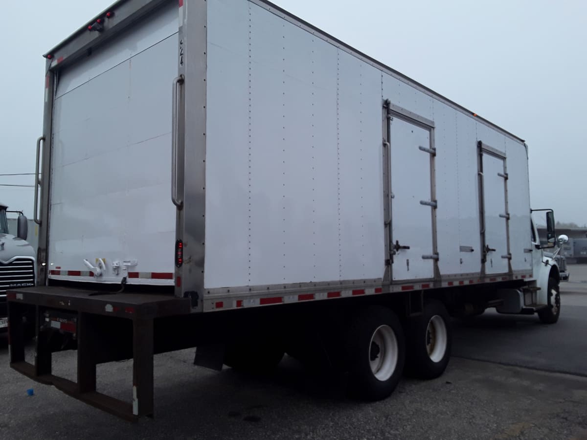 2018 Freightliner M2 106 221224