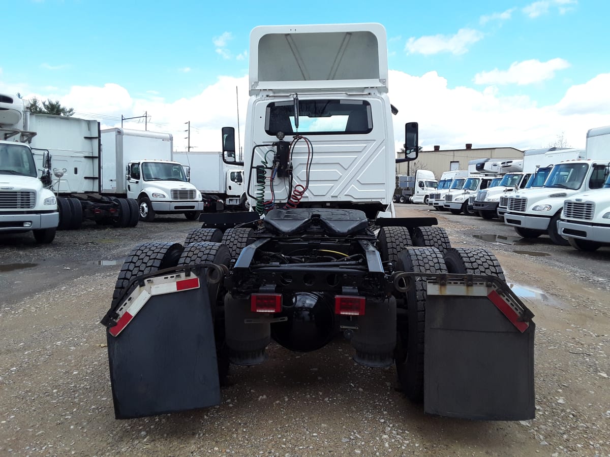 2018 Navistar International LT625 DAYCAB T/A 221261