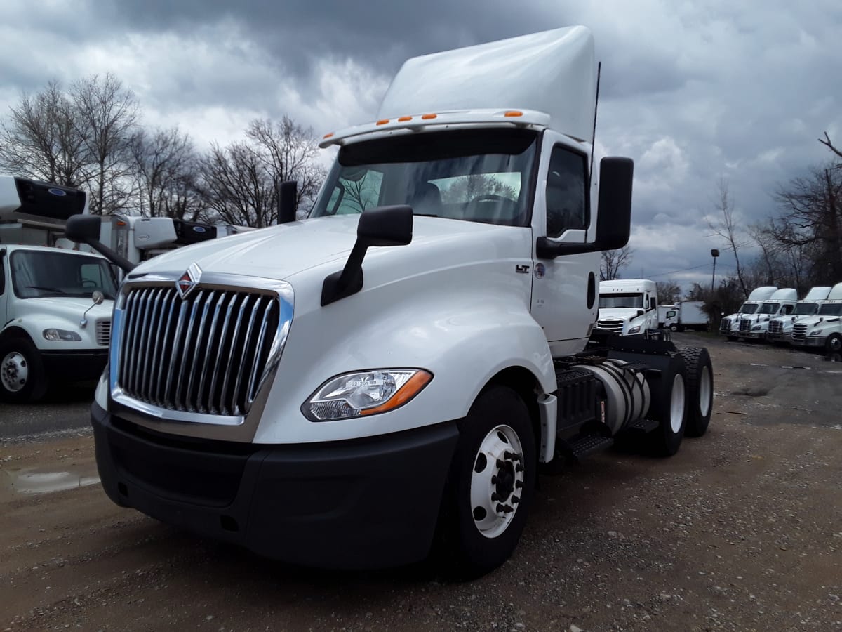 2018 Navistar International LT625 DAYCAB T/A 221261