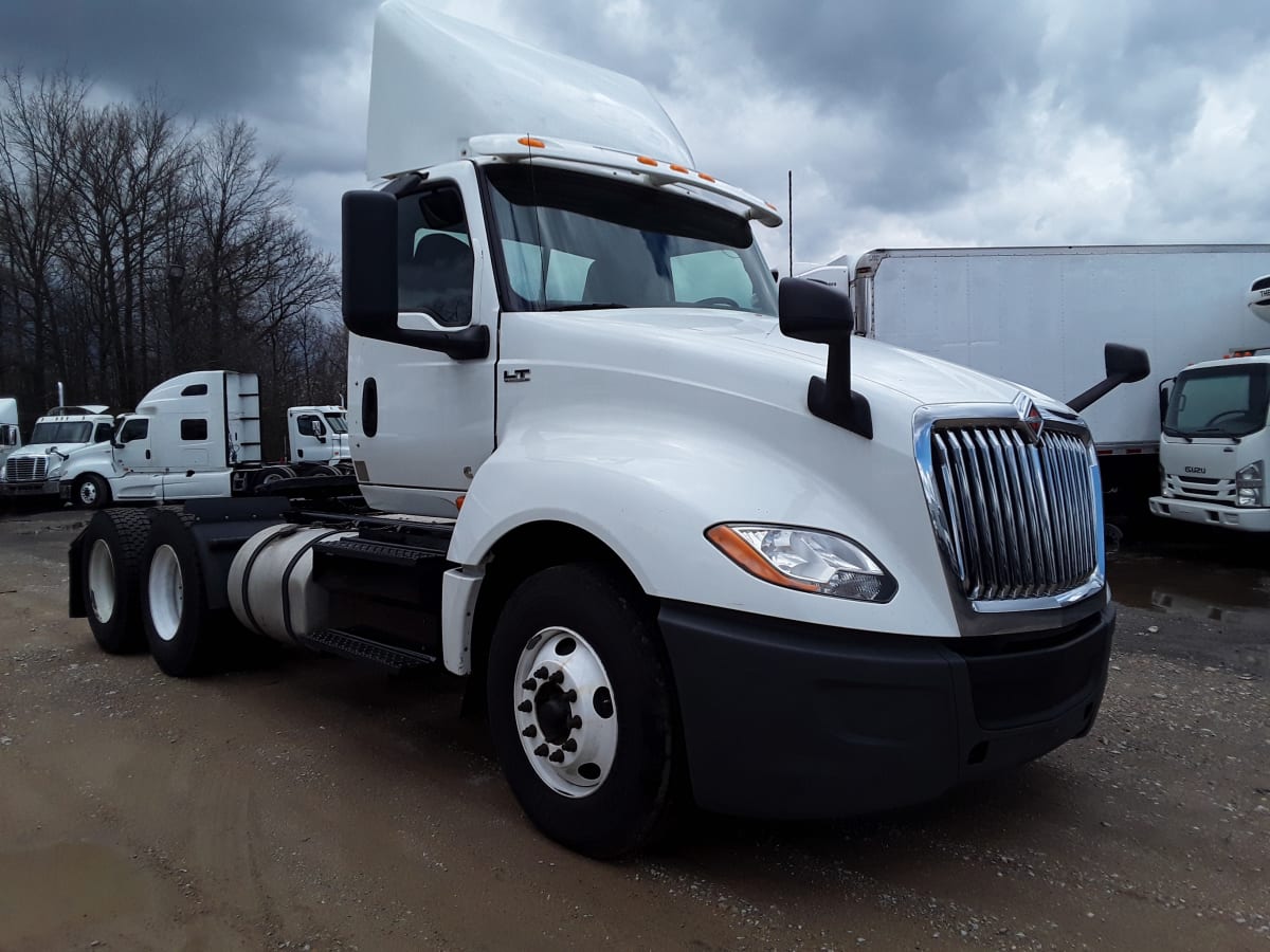 2018 Navistar International LT625 DAYCAB T/A 221261