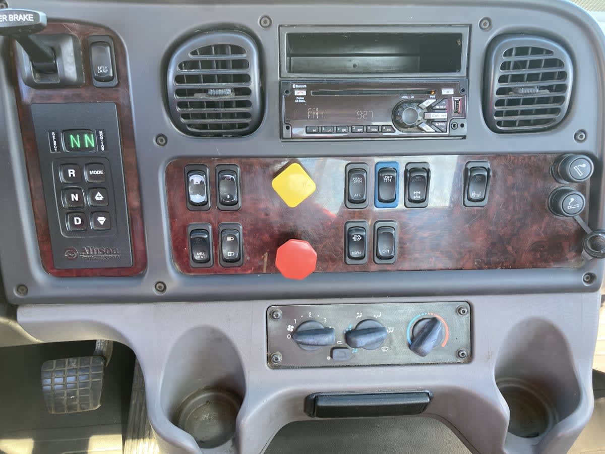 2018 Freightliner/Mercedes M2 106 221277