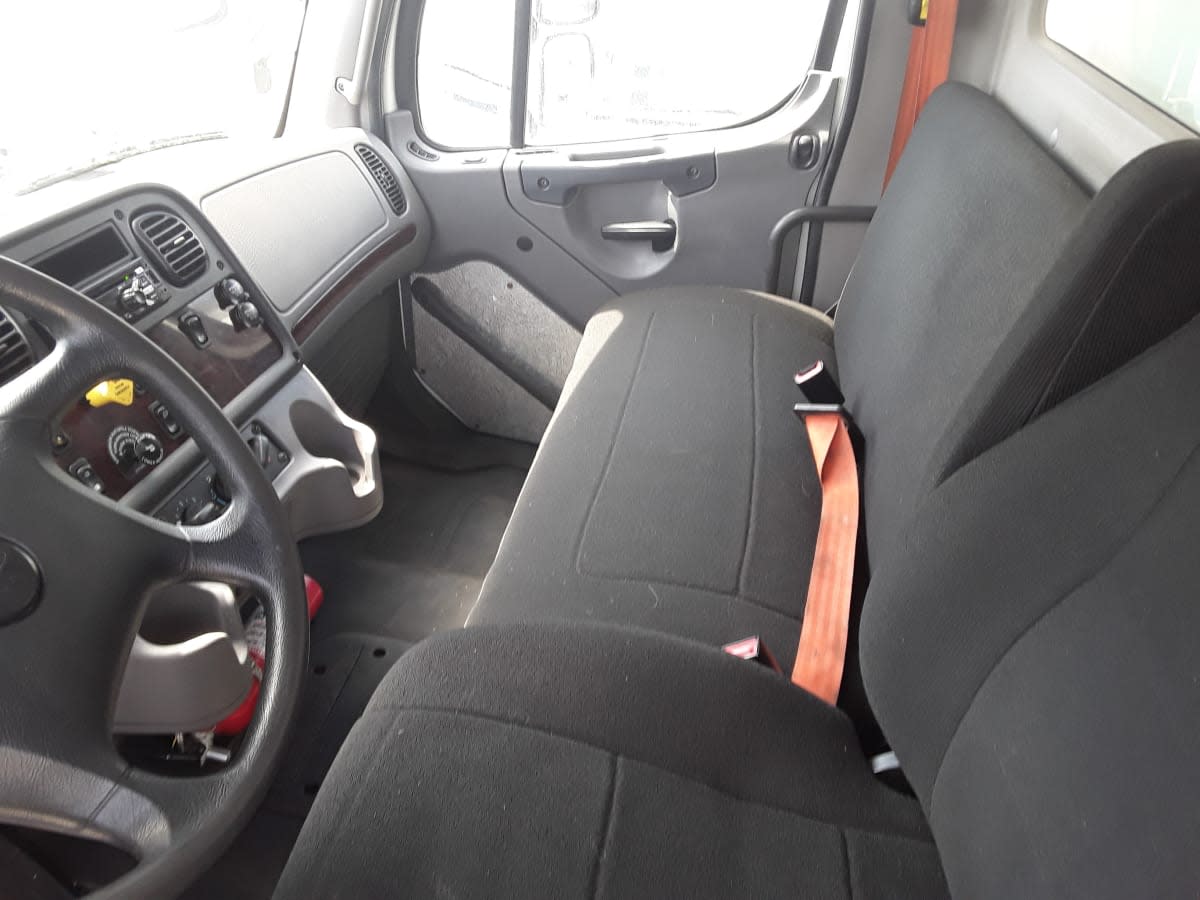 2018 Freightliner M2 106 221282