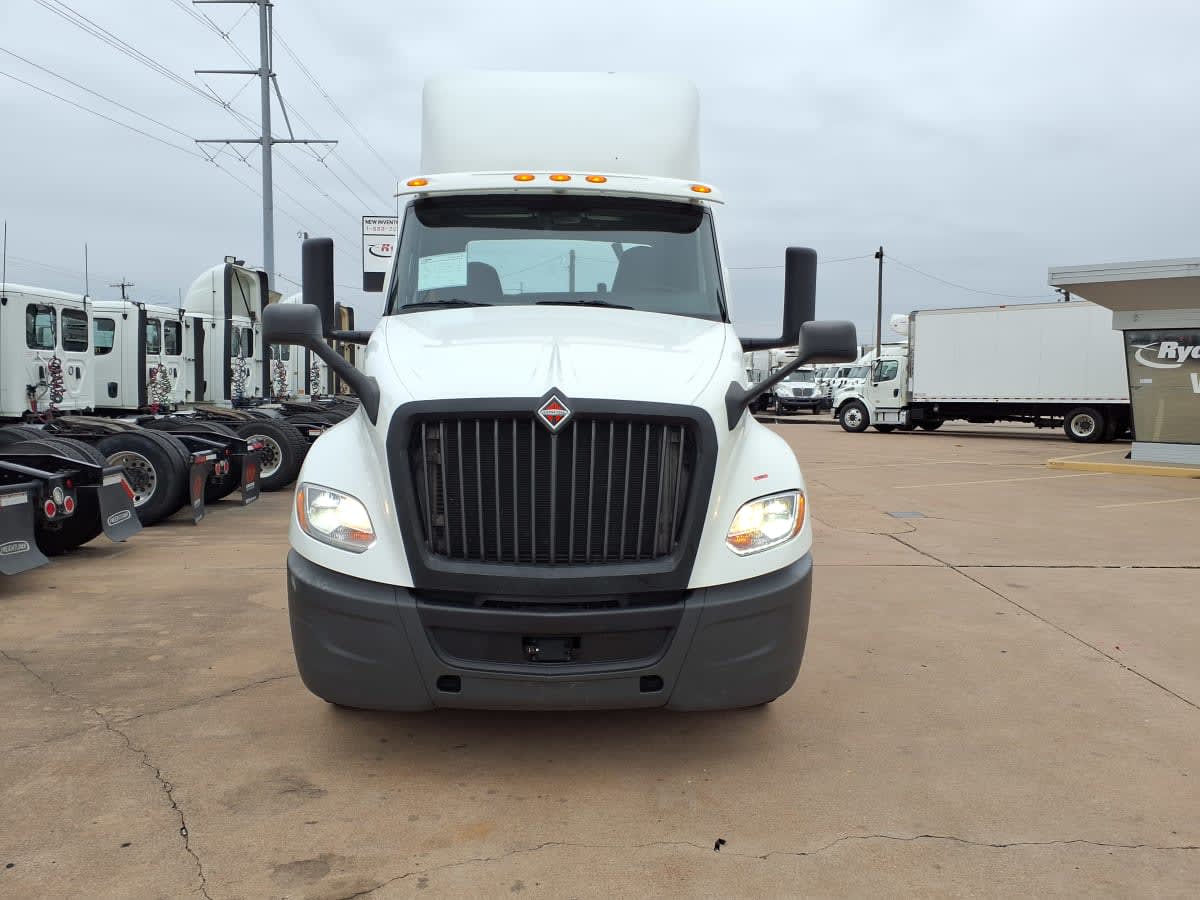 2018 Navistar International LT625 DAYCAB T/A 221313