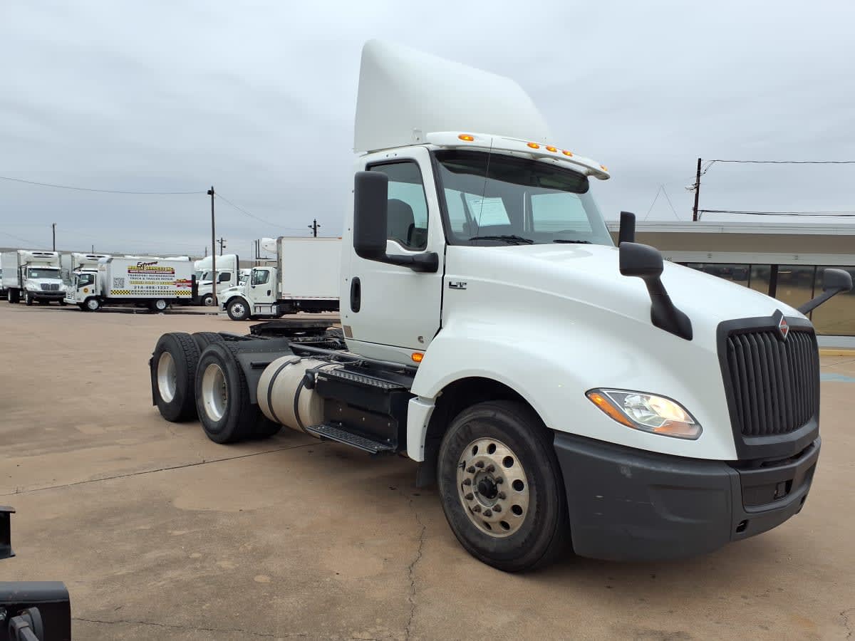 2018 Navistar International LT625 DAYCAB T/A 221313
