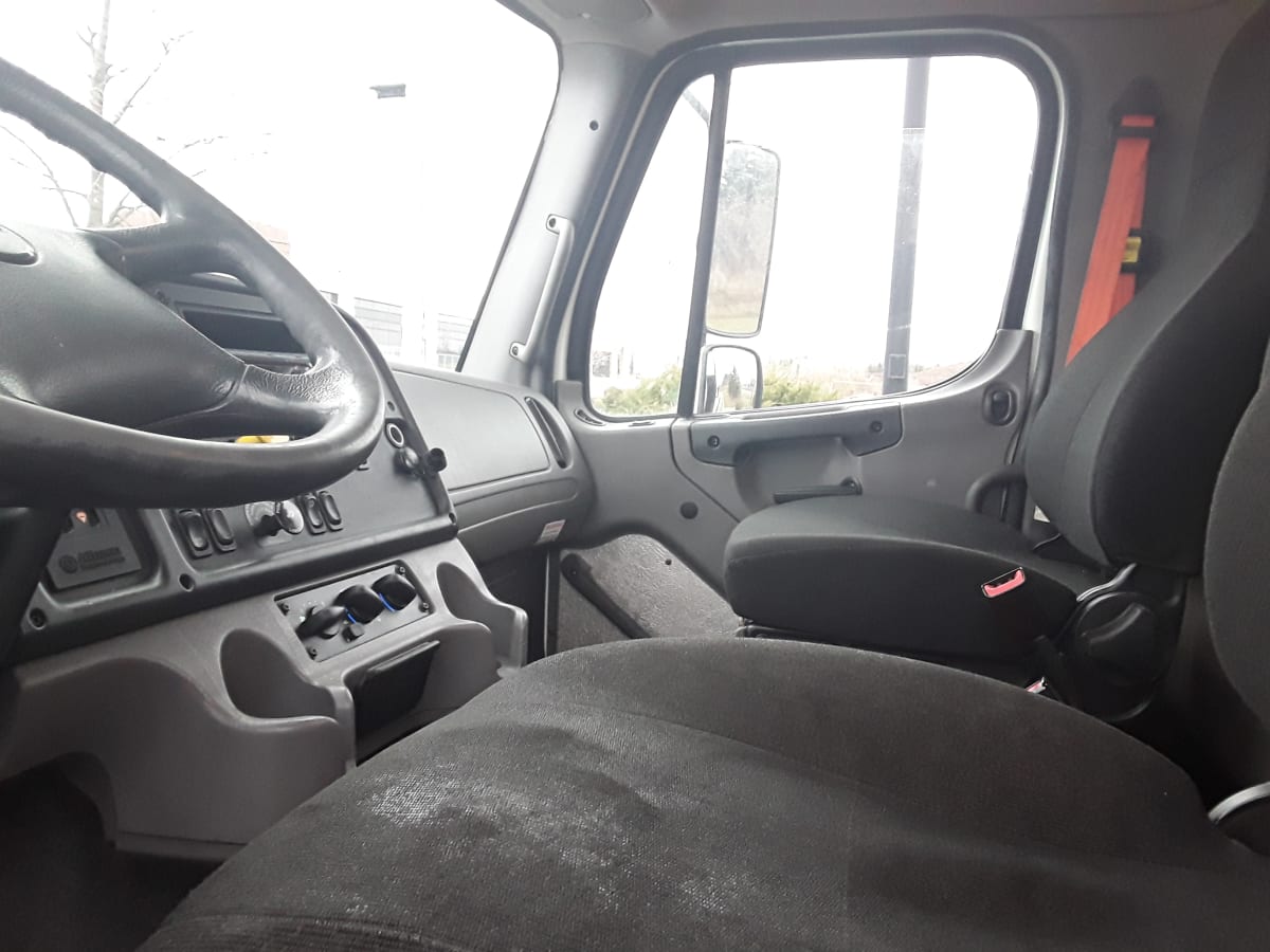 2018 Freightliner/Mercedes M2 106 221352