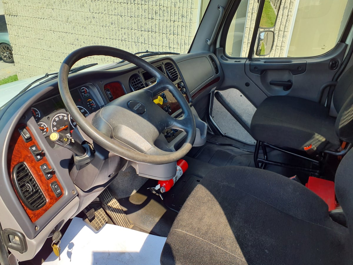 2018 Freightliner/Mercedes M2 106 221394