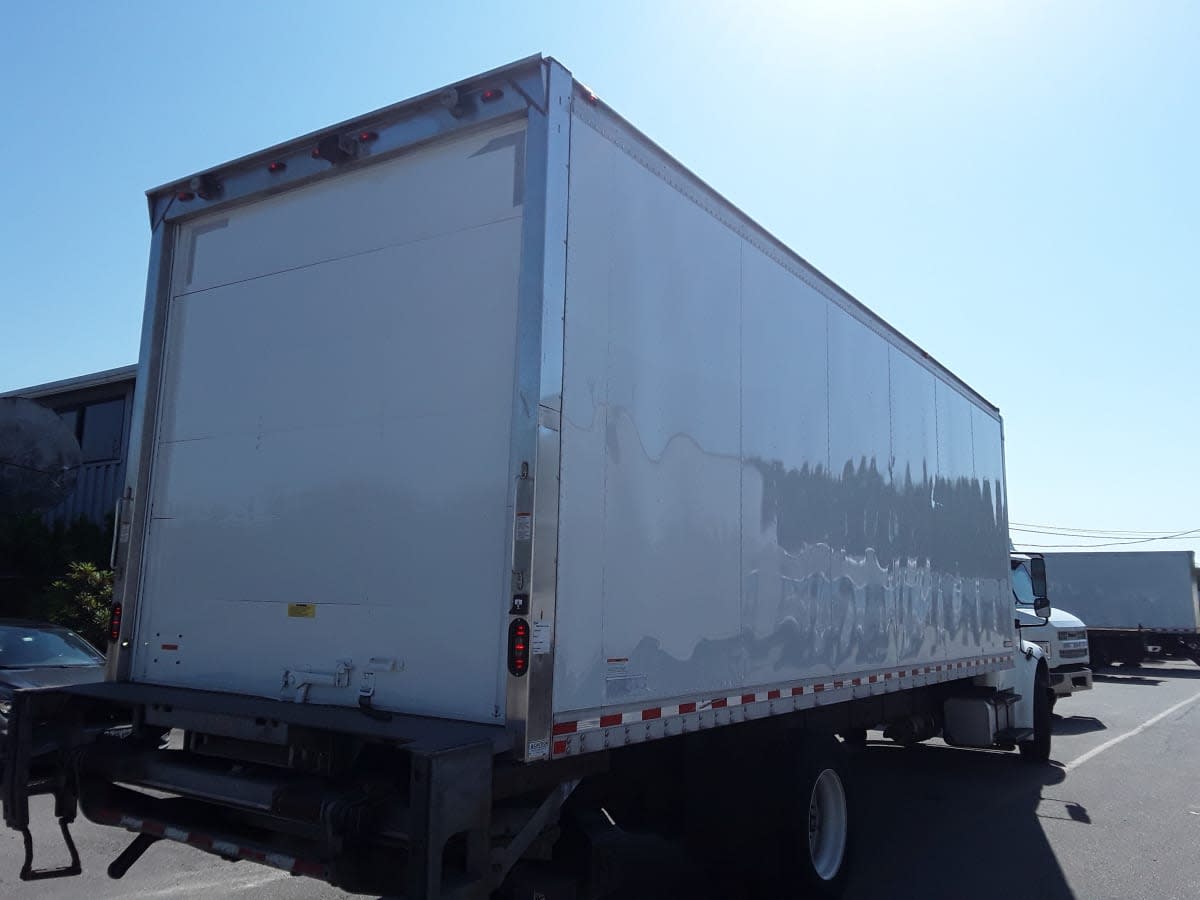 2018 Freightliner M2 106 221404