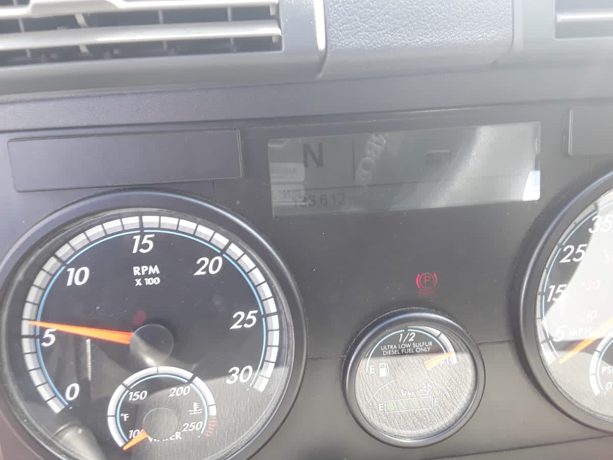 2018 Freightliner/Mercedes CASCADIA 125 221500