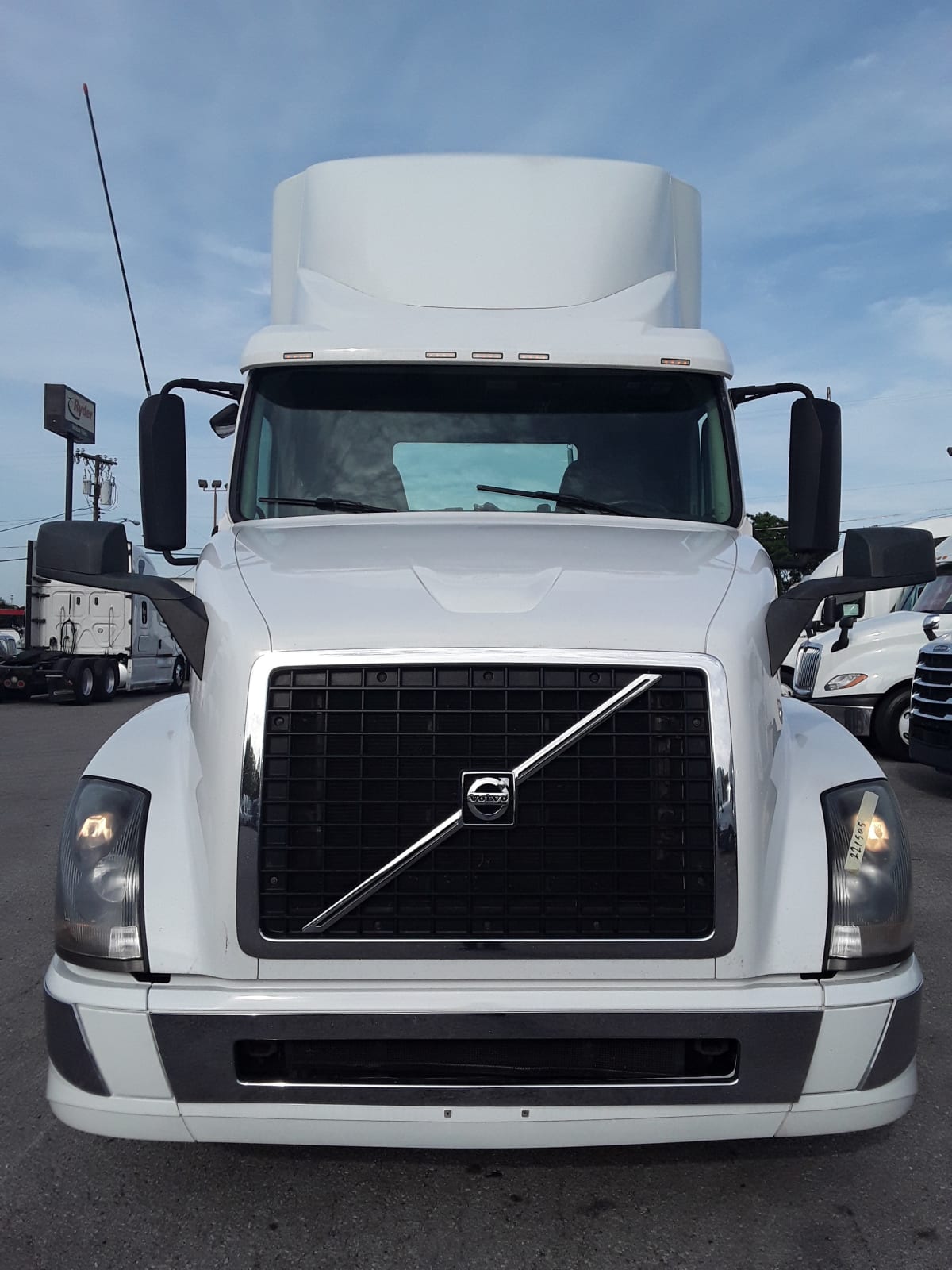 2018 Volvo VNL64TRACTOR 221505