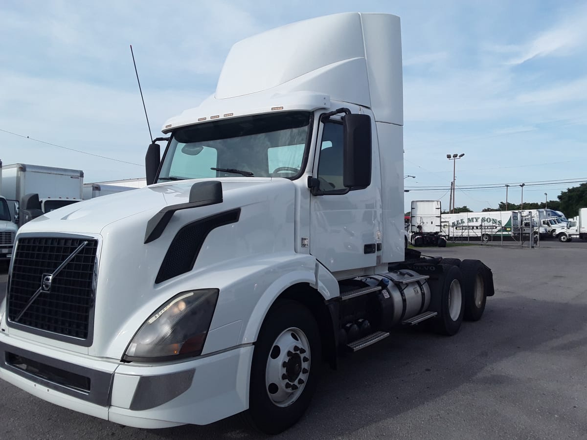 2018 Volvo VNL64TRACTOR 221505