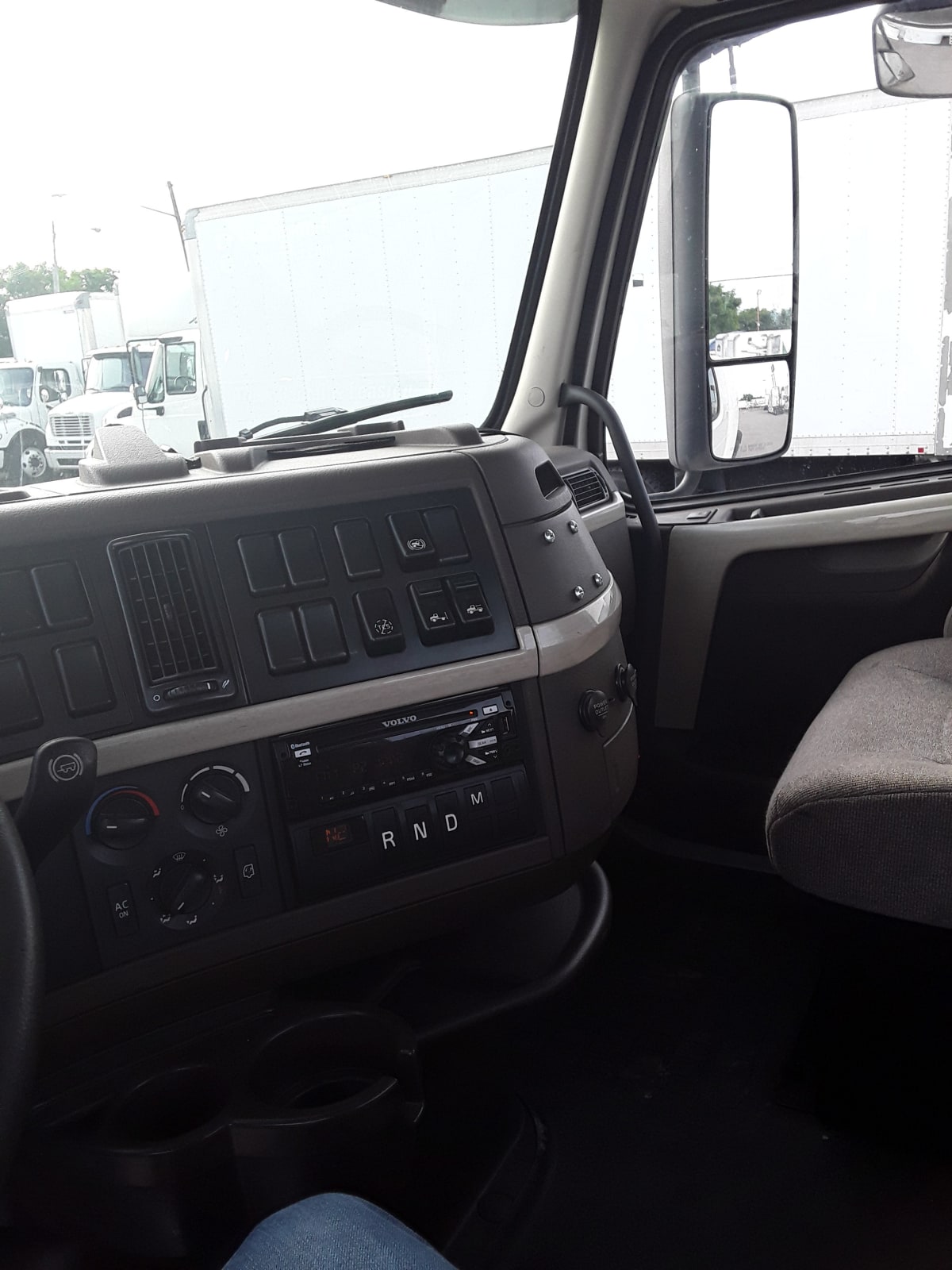 2018 Volvo VNL64TRACTOR 221505