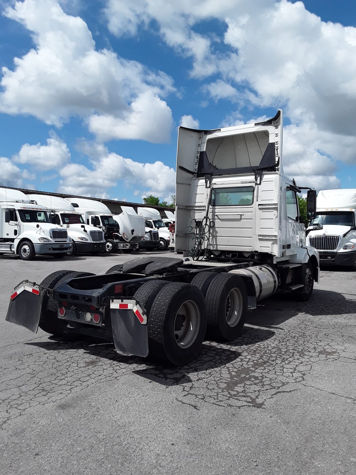 2018 Volvo VNL64TRACTOR 221510