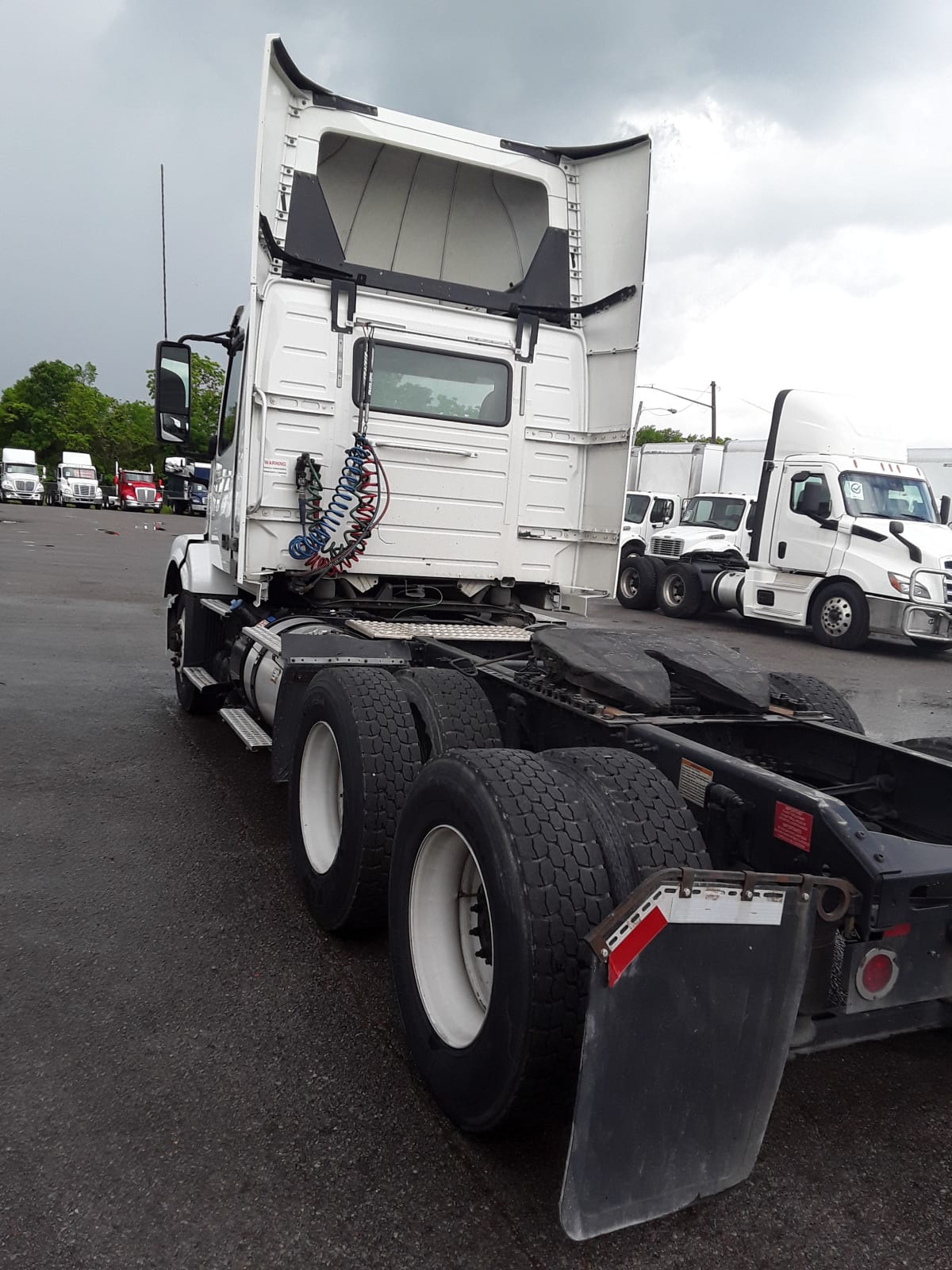 2018 Volvo VNL64TRACTOR 221512