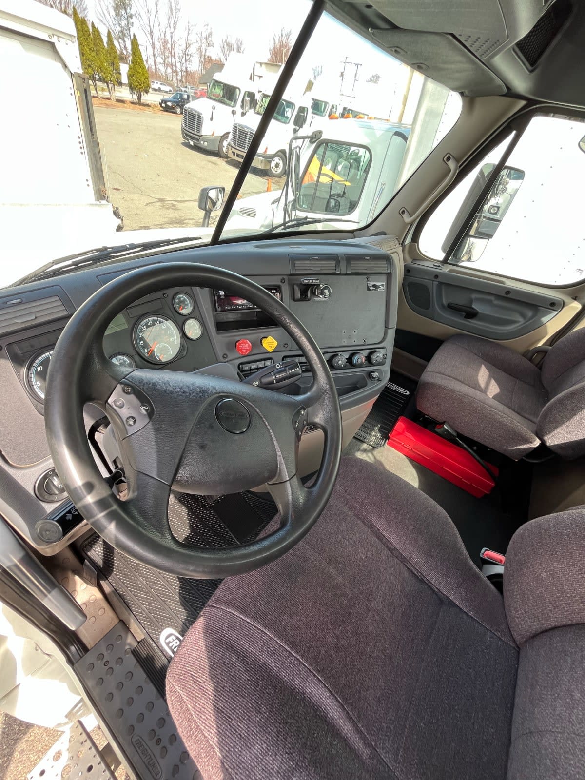 2018 Freightliner/Mercedes CASCADIA 125 221513