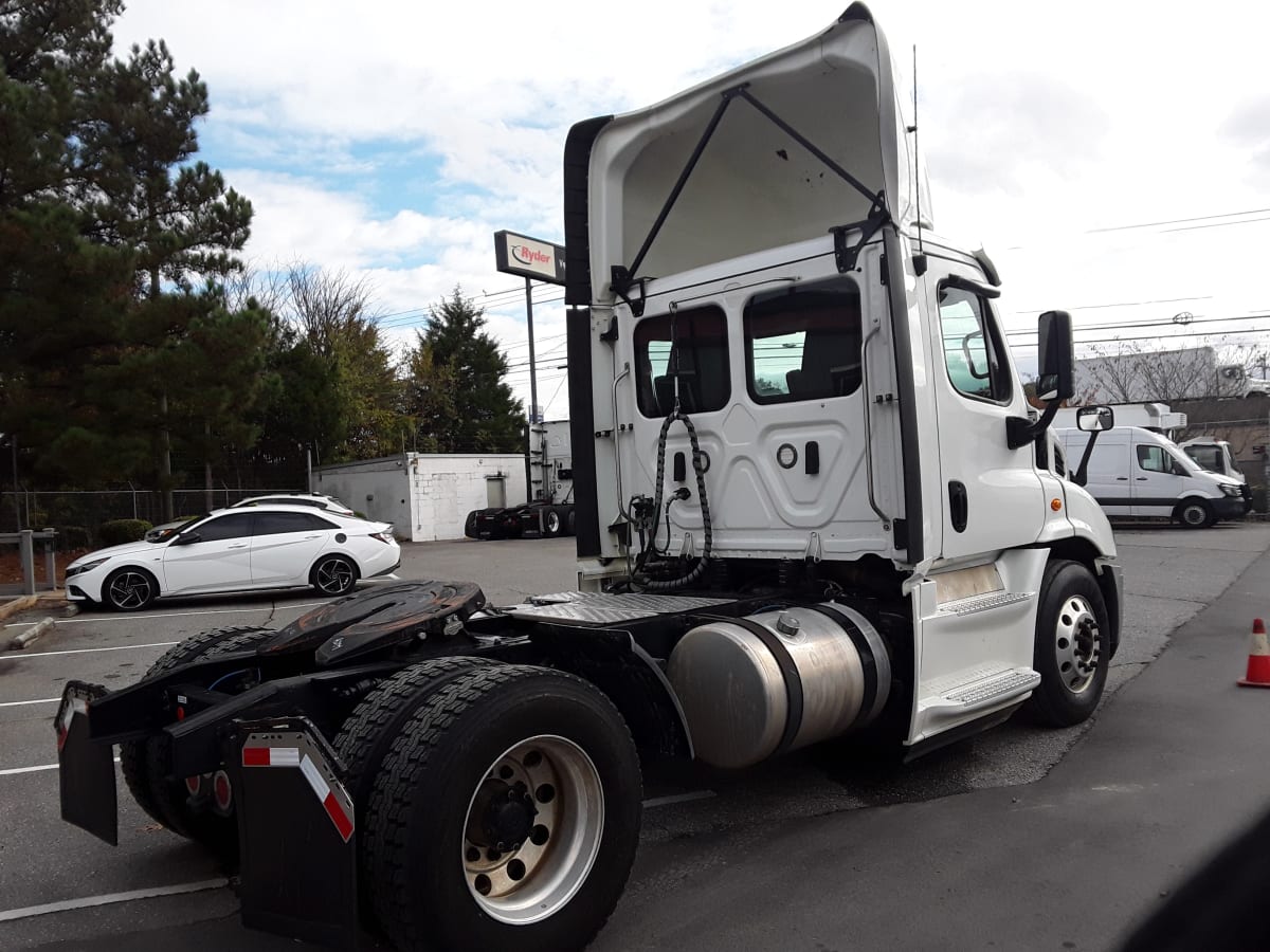 2018 Freightliner/Mercedes CASCADIA 113 221545