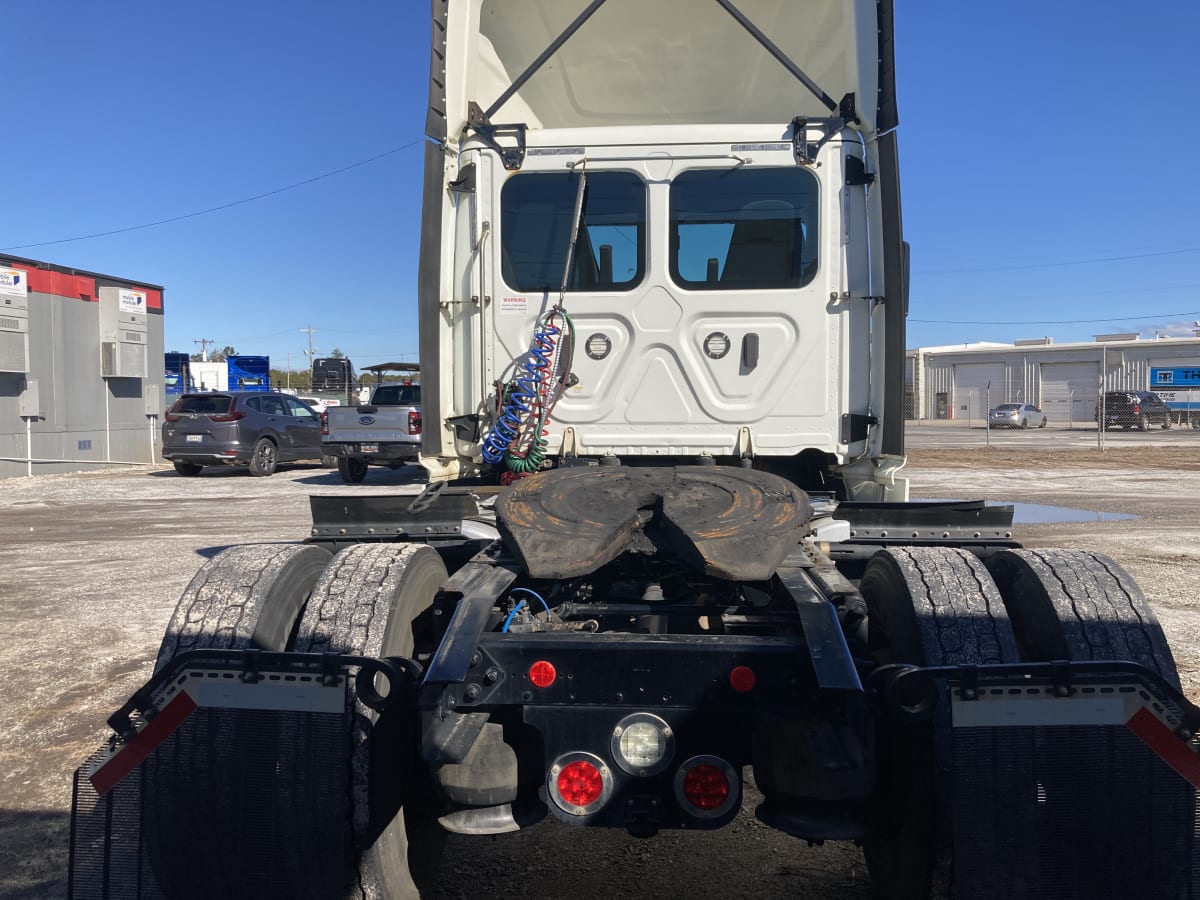 2018 Freightliner/Mercedes CASCADIA 113 221546