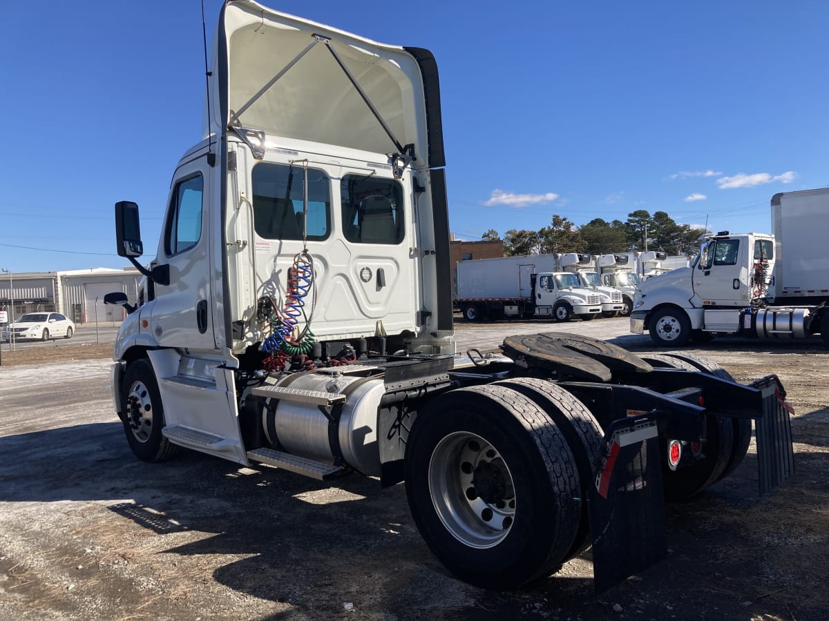 2018 Freightliner/Mercedes CASCADIA 113 221546
