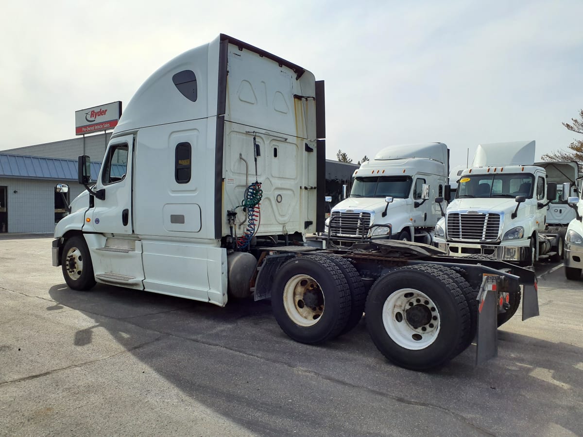 2018 Freightliner/Mercedes CASCADIA 125 221557