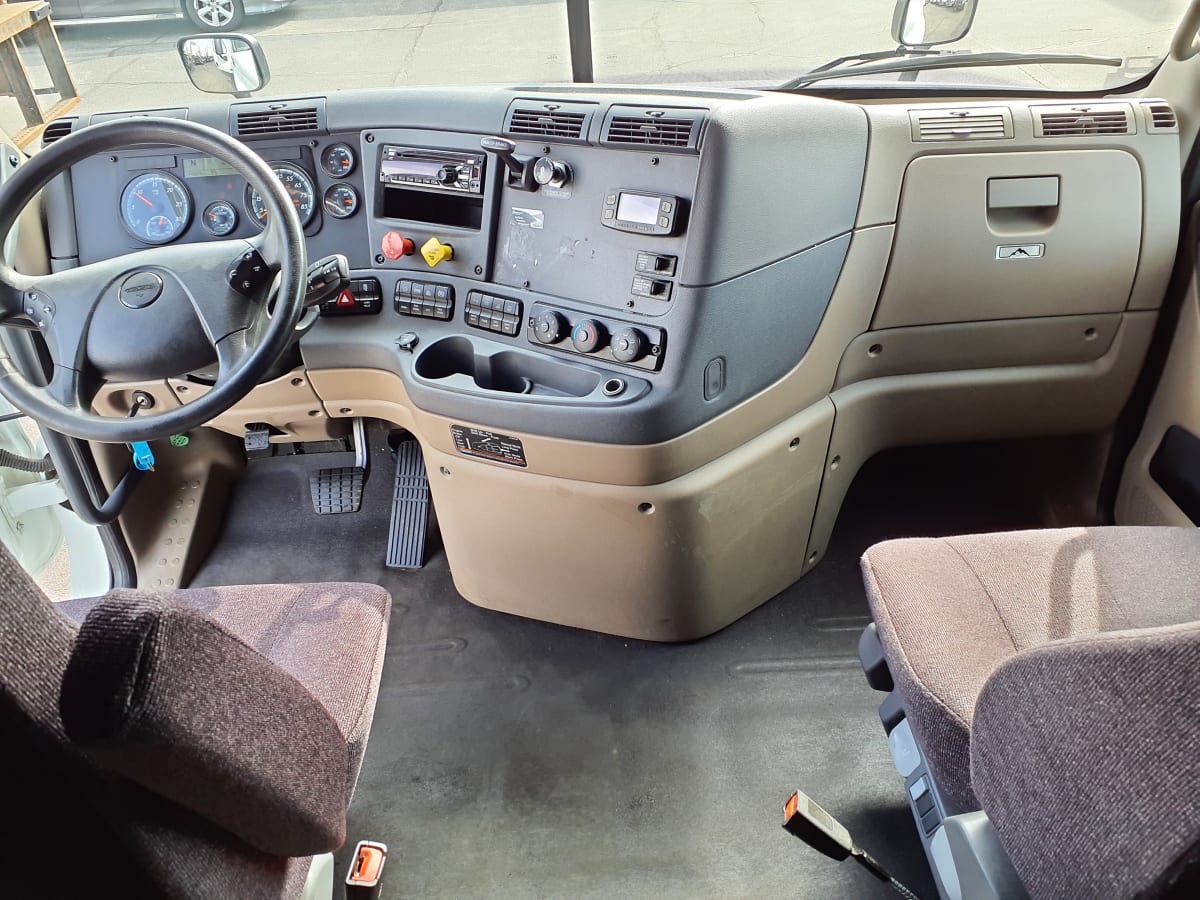 2018 Freightliner/Mercedes CASCADIA 125 221557