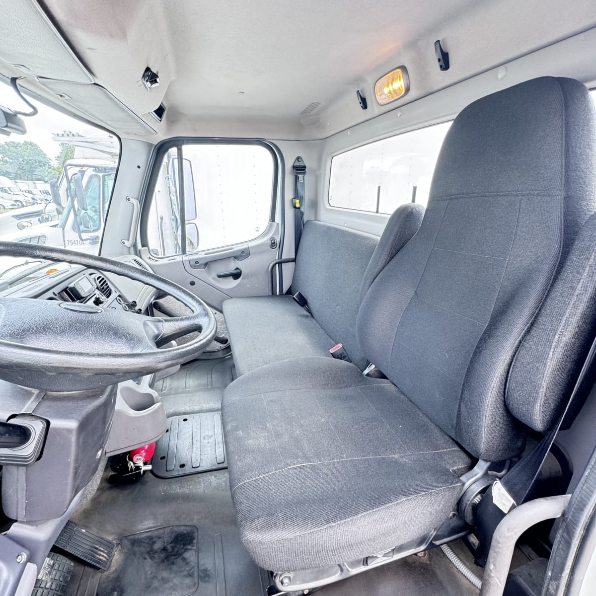 2018 Freightliner/Mercedes M2 106 221565