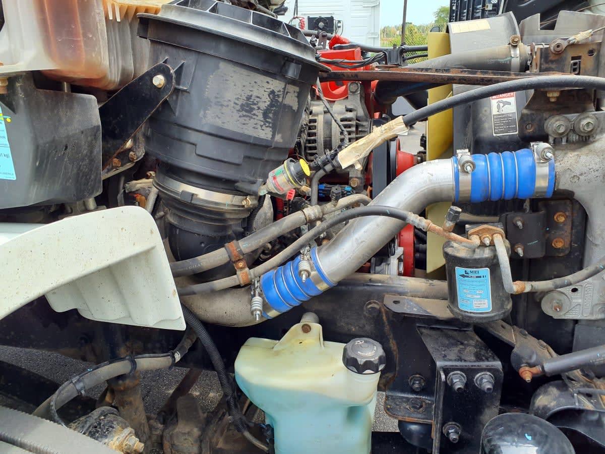 2018 Freightliner M2 106 221576