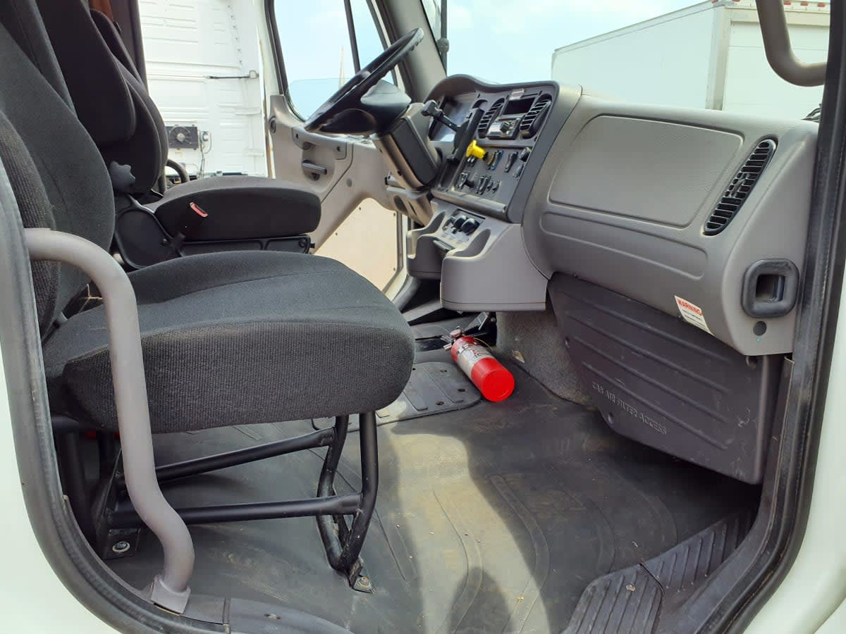 2018 Freightliner M2 106 221576