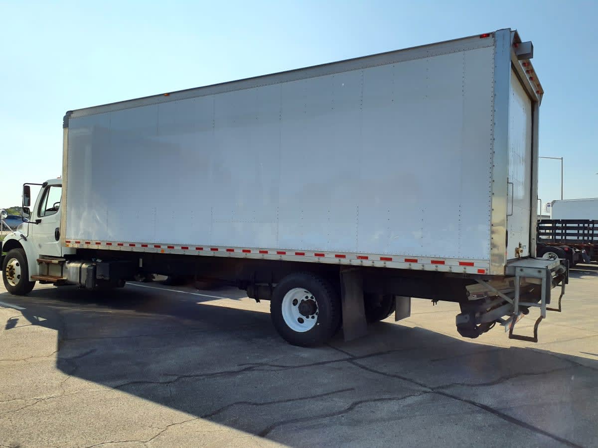 2018 Freightliner M2 106 221576