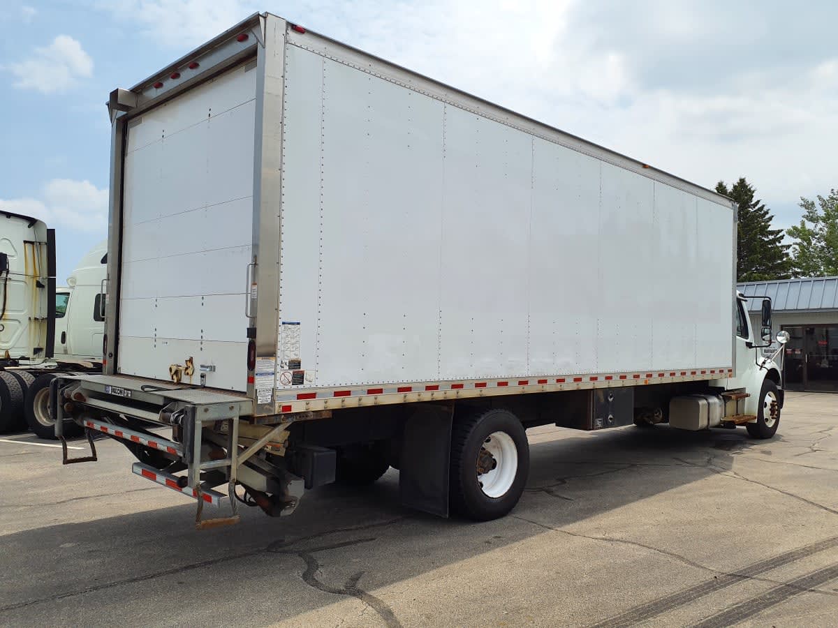 2018 Freightliner M2 106 221576