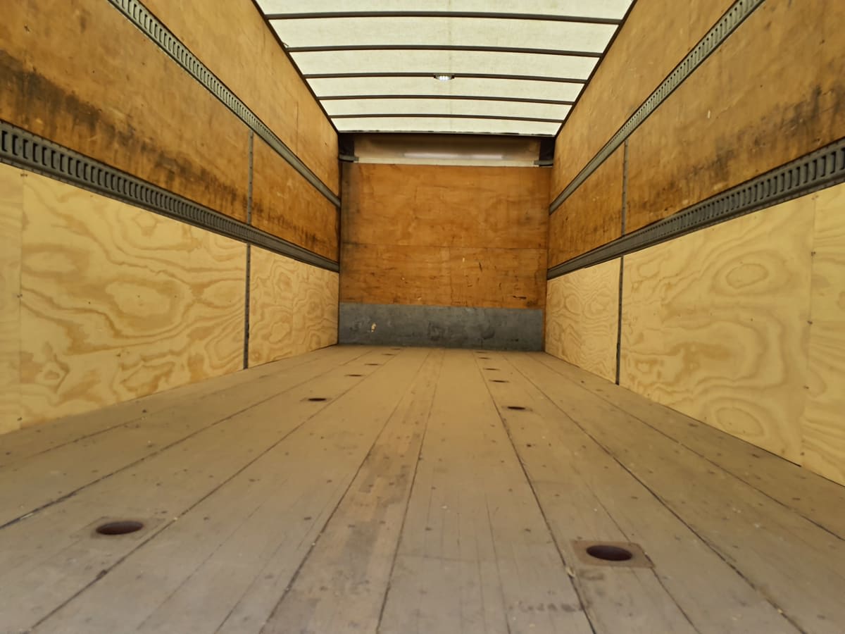 2018 Freightliner M2 106 221576