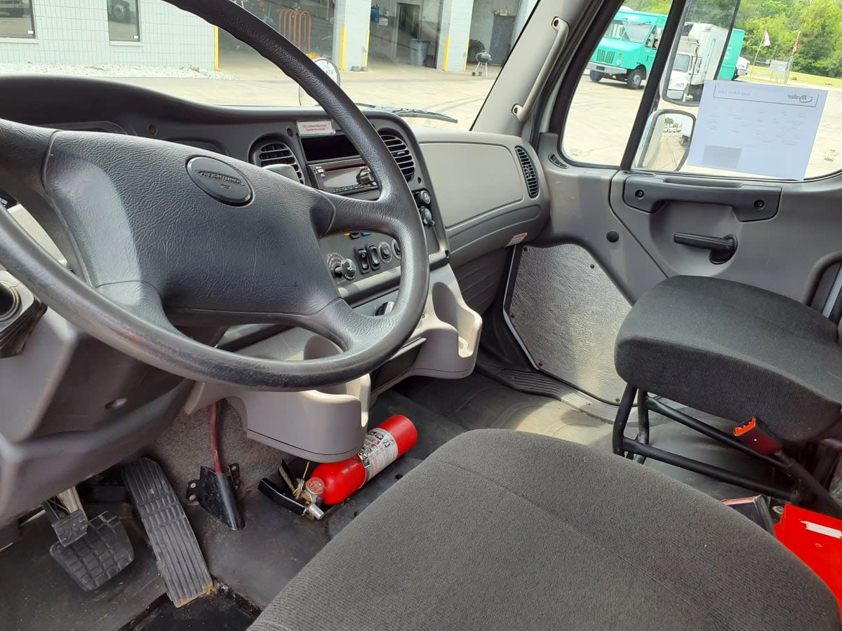 2018 Freightliner M2 106 221576