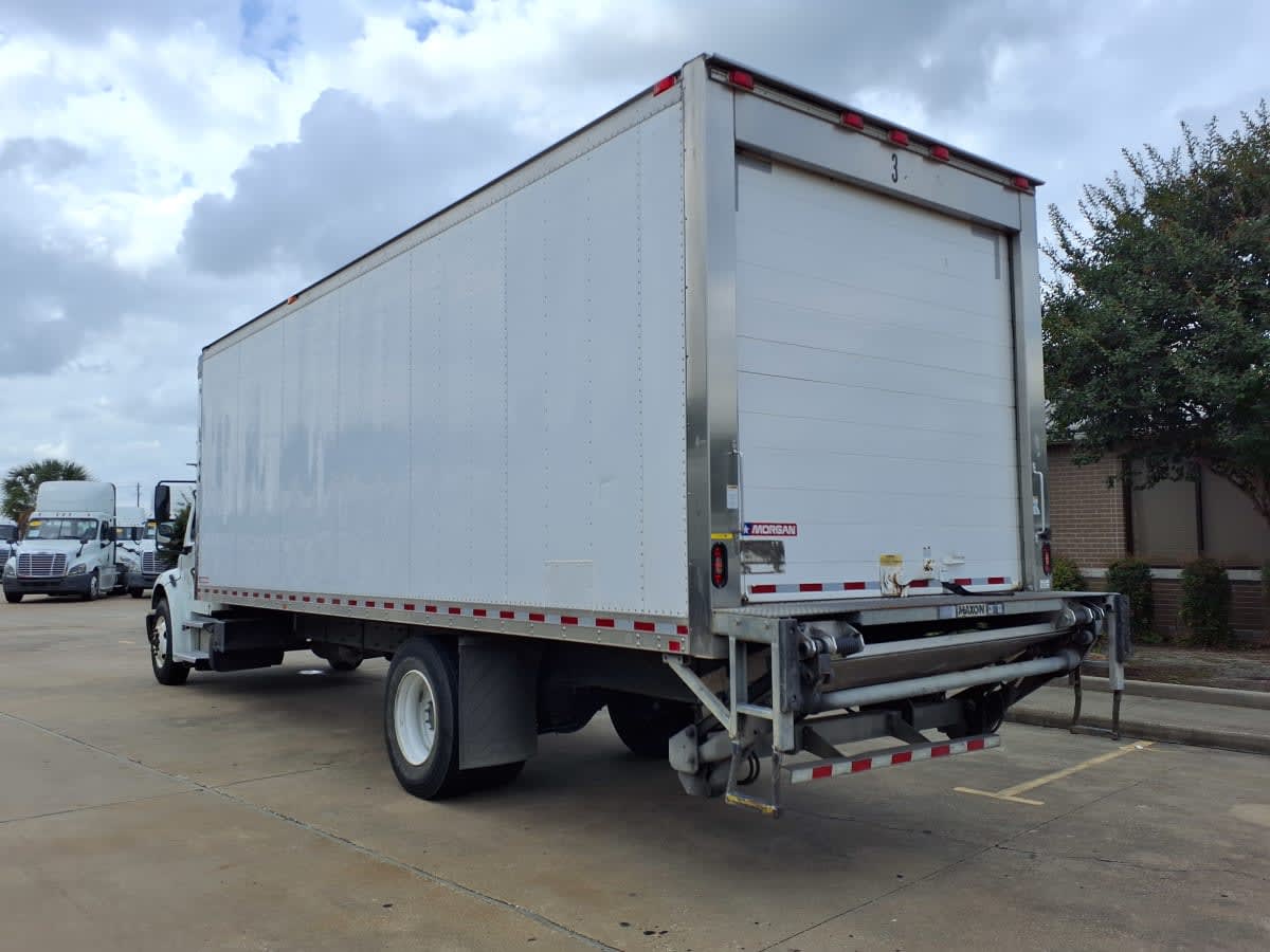 2018 Freightliner M2 106 in Houston, TX — photo 6