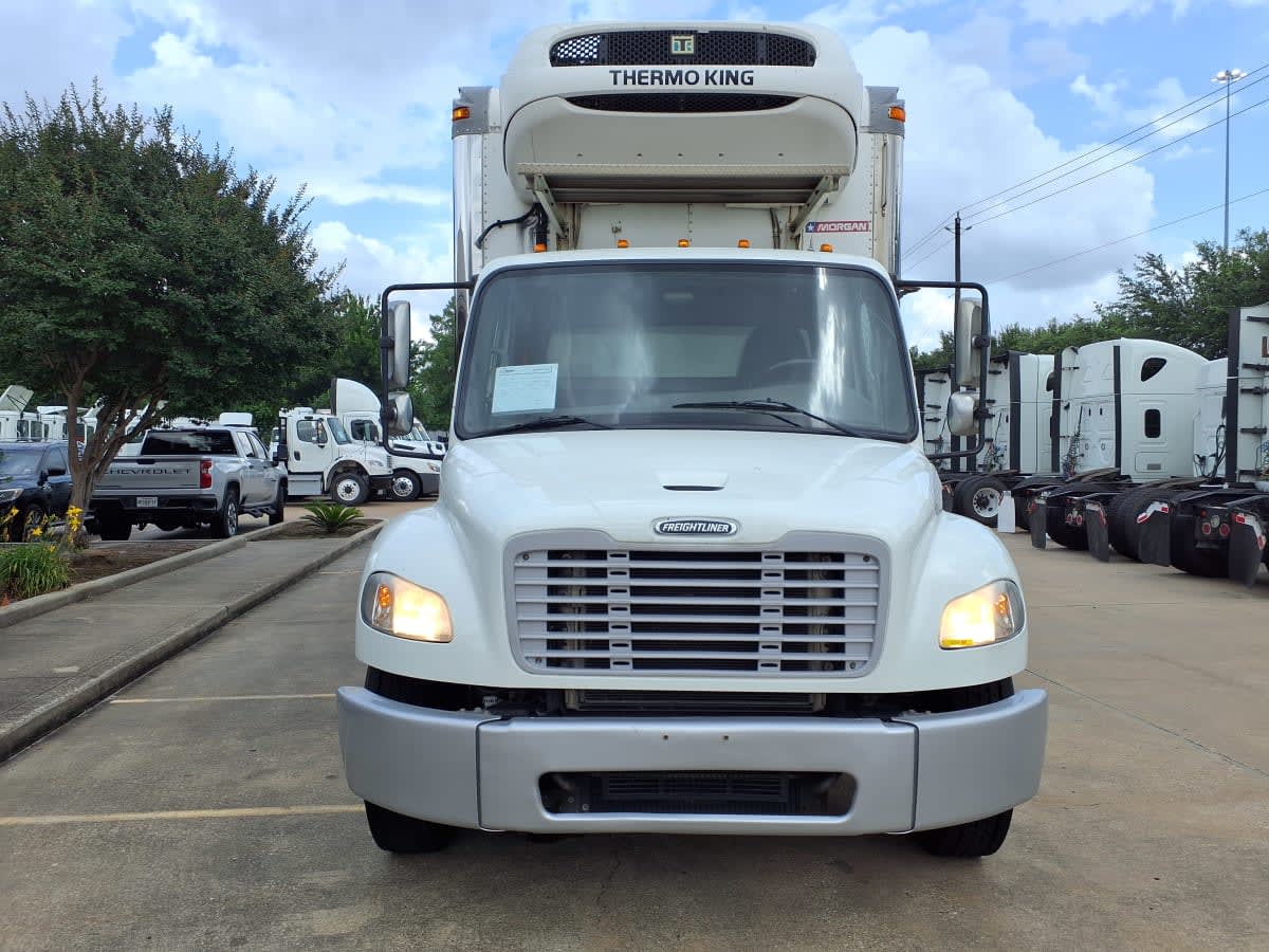 2018 Freightliner M2 106 in Houston, TX — photo 2