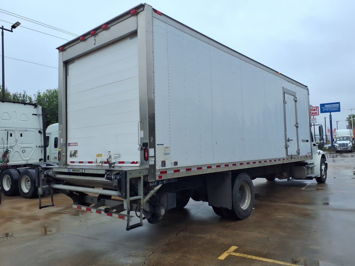 2018 Freightliner M2 106 in Houston, TX — photo 4